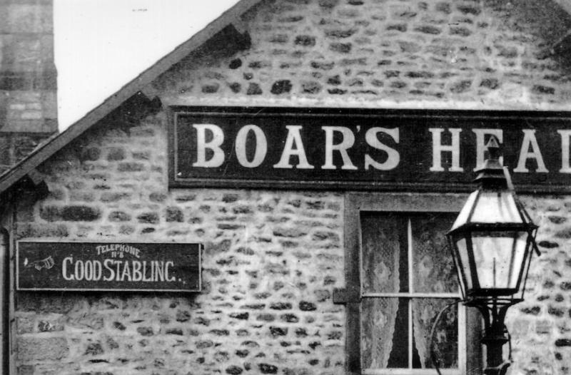 Boars Head c 1910.JPG - Gas lamp outside the Boar's Head, around 1910.